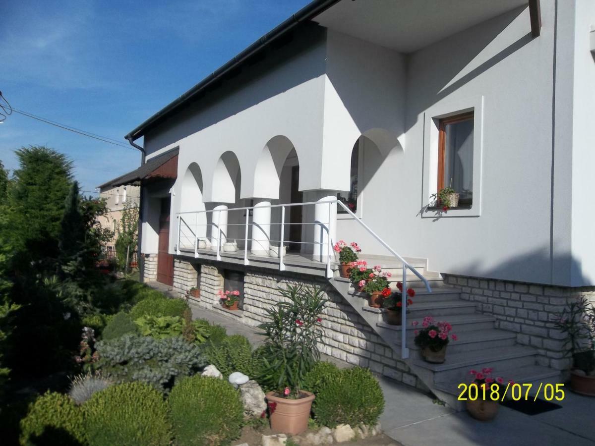 Viragos Vendeghaz Balatonfuered Apartment Exterior foto